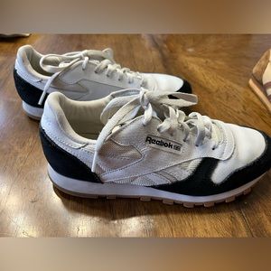 Reebok Perfect Split Pack, vintage inspired sneakers. Size 7M/8.5W.